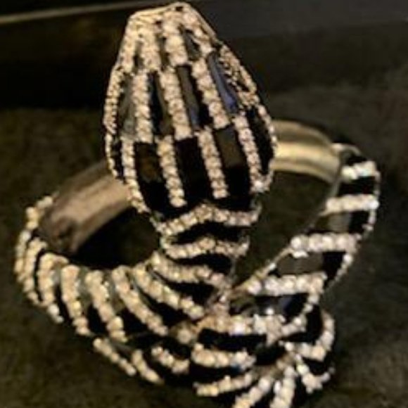 Black and SIlver Snake Bracelet - Picture 6 of 8